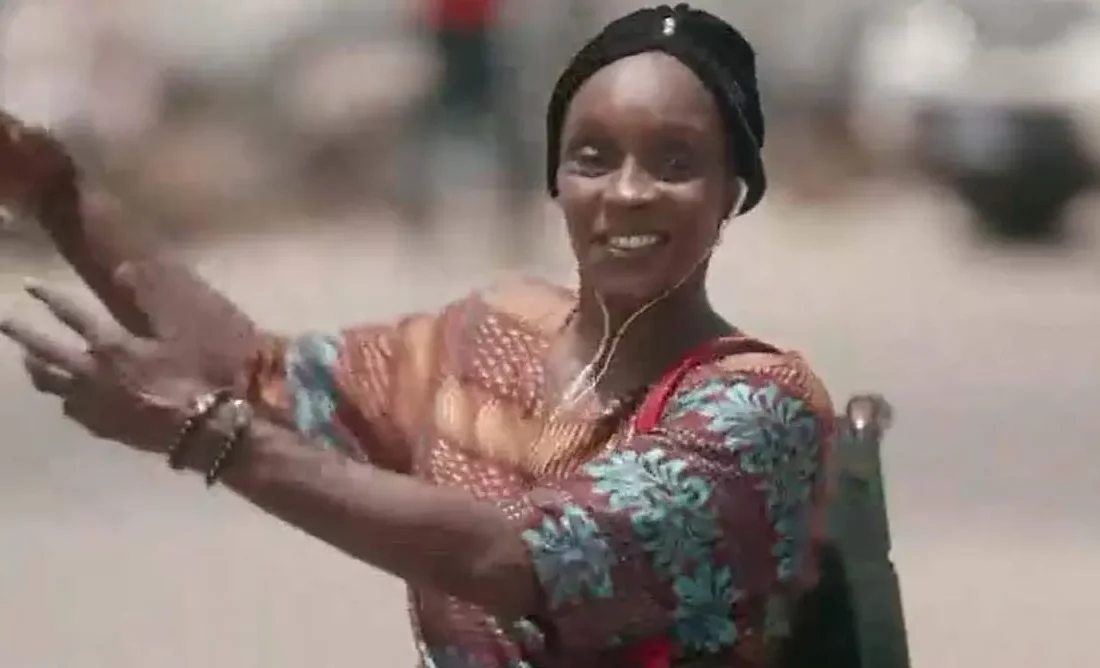 Photogramme du film La danse des béquilles